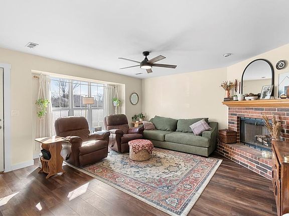 2nd image of 1113 Foxridge Dr