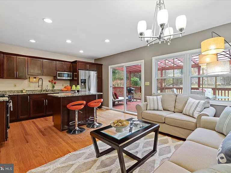394 Franklin Ave — Photo 13