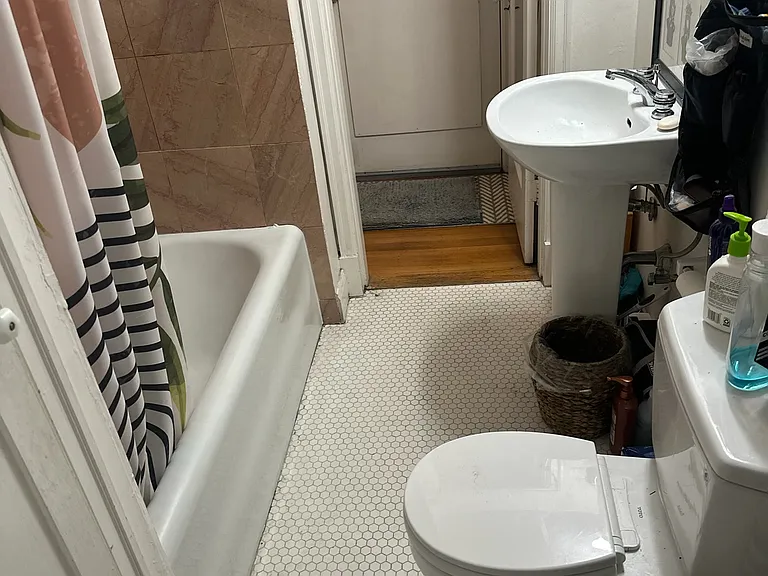820 Jones St — Photo 35