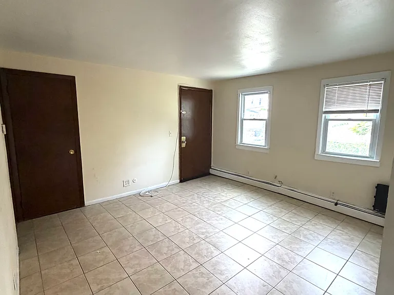 27 Zone St #2L — Photo 3