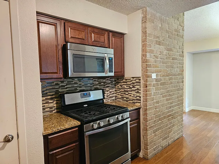704 Chestnut Xing — Photo 13