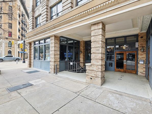 910 Houston St APT 303, Fort Worth, TX 76102