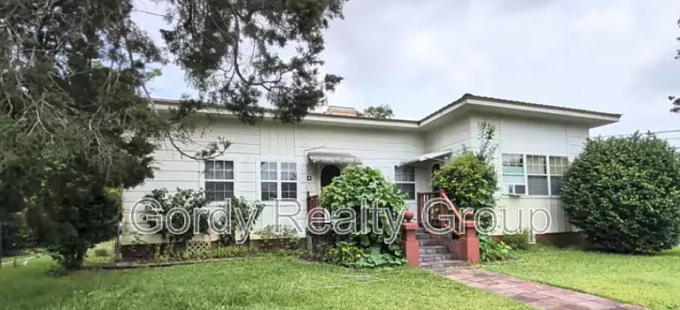 2941G N Green St — Photo 1