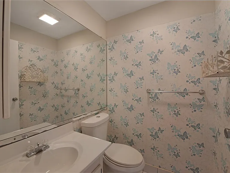 274 Seville Ct #L — Photo 11