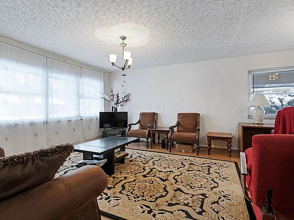 5th image of 3571 Bolton Ave