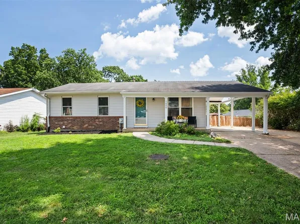 1424 Twin Trails Dr, Fenton, MO 63026