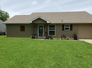 732 SW Sunnybrook Dr, Burleson, TX 76028
