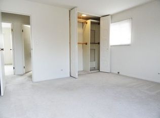 1430 Haise Ln, Elk Grove Village, IL 60007