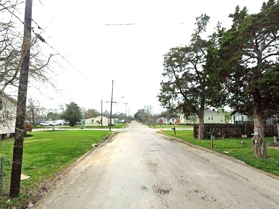 2nd image of 209 Moutray Ave