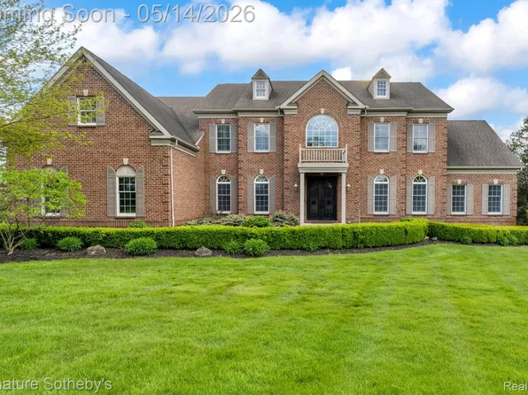 3806 S Shoreline Dr, Milford, MI 48381
