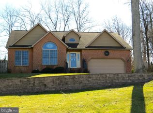 884 Crestwood Dr, Chambersburg, PA 17202