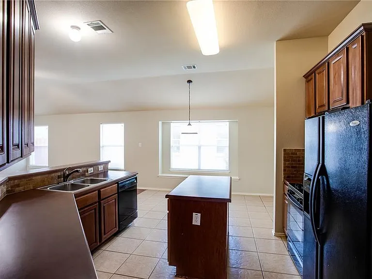 1200 Rainbow Parke Dr — Photo 5