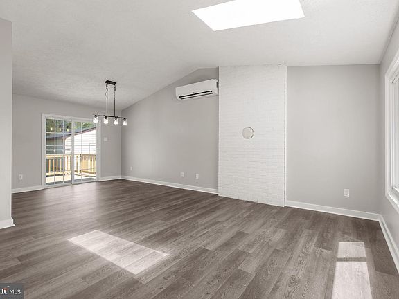 5th image of 6732 Forbes Pl W