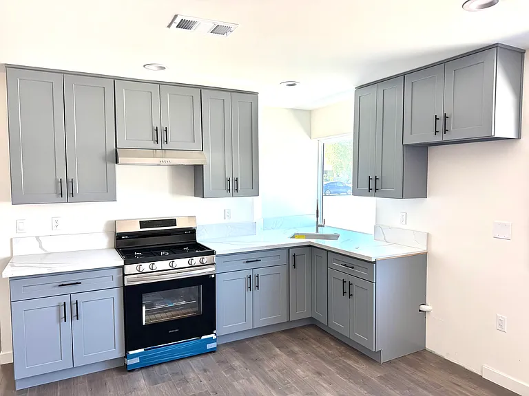 16529 San Fernando Mission Blvd — Photo 4