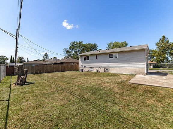 5th image of 3924 Robinhood Ln