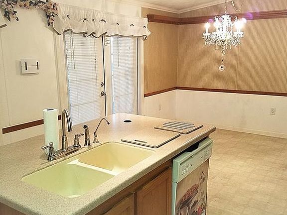 5th image of 241 Glenwood Dr