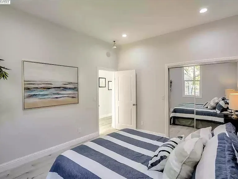 233 Sycamore St — Photo 14