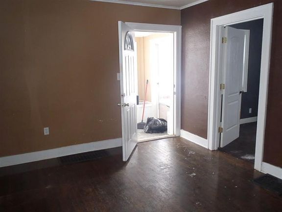 3rd image of 156 Abbie St SW