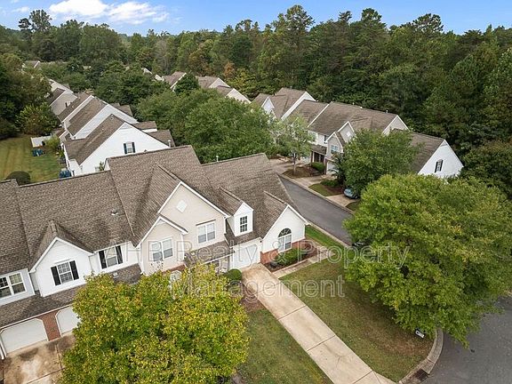 4th image of 949 Pensford Dr