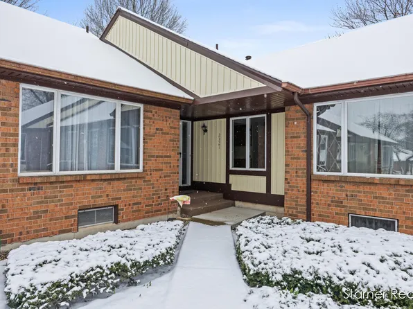 2321 Radcliff Village Dr SE, Grand Rapids, MI 49546