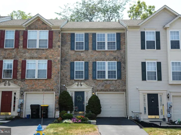 615 Village Ct, Quakertown, PA 18951