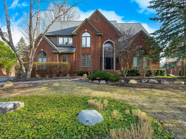 6264 Wildwood Ln, West Bloomfield, MI 48324
