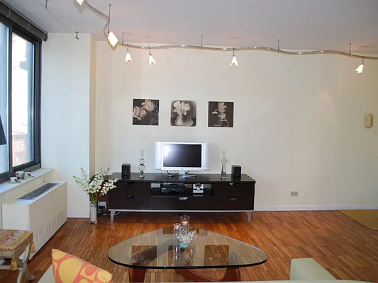 Rented by Sotheby's International Realty | media 6