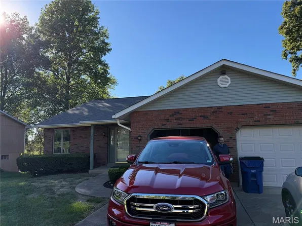 1389 Scenic Dr, Herculaneum, MO 63048
