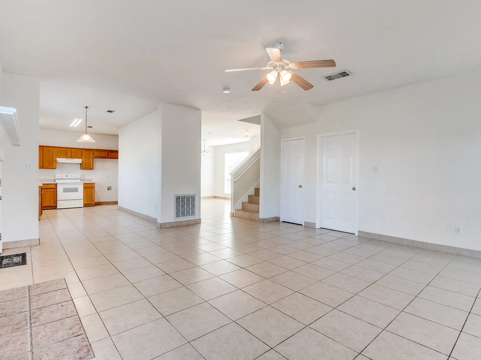 3 bed, 2.5 bath, 2239 sqft, $2,500 — Photo 3