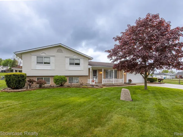 841 Driburg Dr, Commerce Township, MI 48390