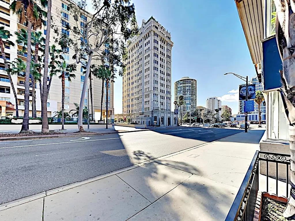 E Ocean Boulevard, Long Beach — Photo 2