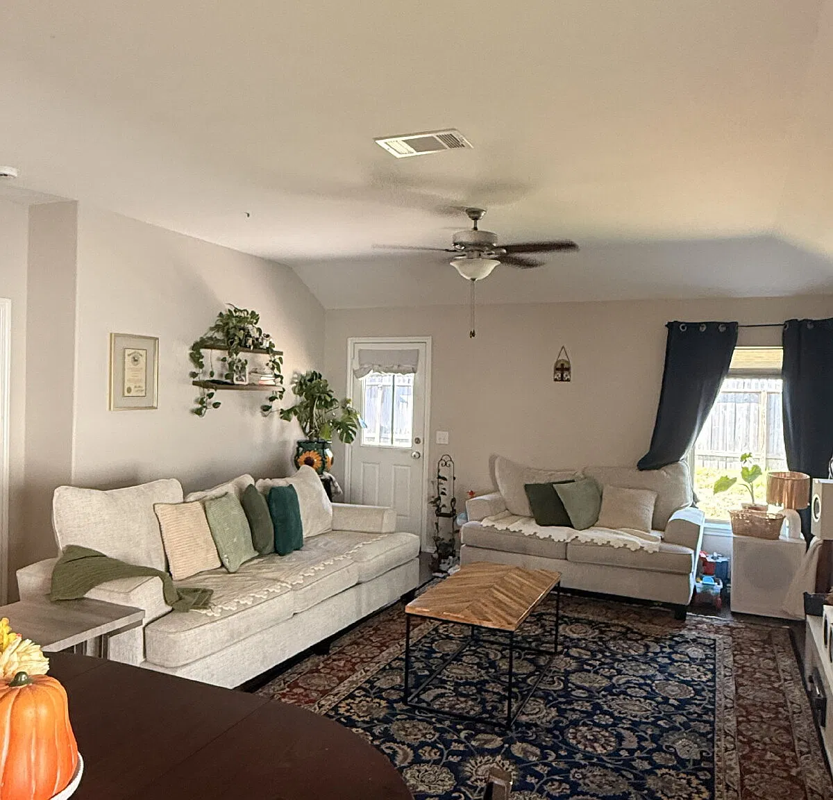 4 bed, 2.0 bath, 1733 sqft, $1,950 — Photo 2