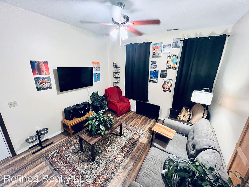 2nd image of 556 W 37th St #10563279