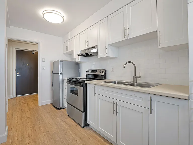 211 Buckingham Rd — Photo 14