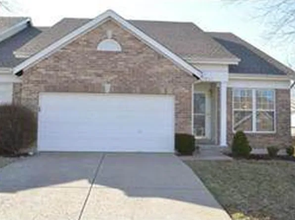 807 Whispering Village Cir, Ballwin, MO 63021