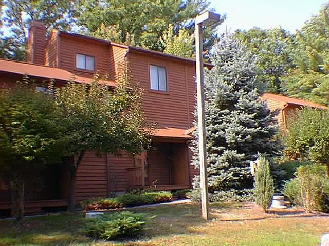 3 bed, 2.5 bath, 1200 sqft, $1,800 — Photo 1