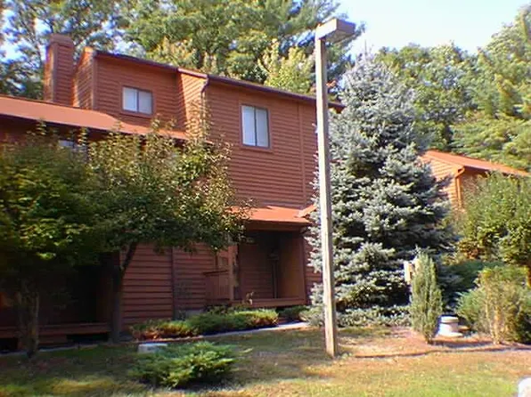 509 Wales Ct, Bushkill, PA 18324