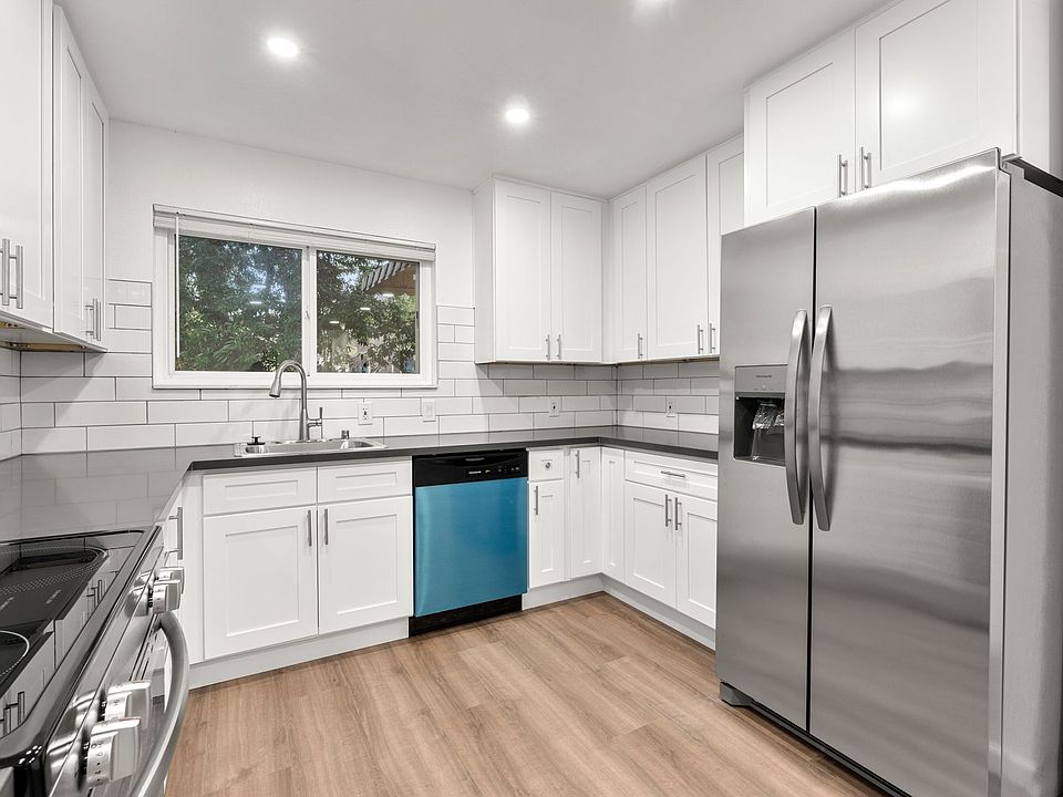 1st image of 17-25 Devonshire Blvd #1