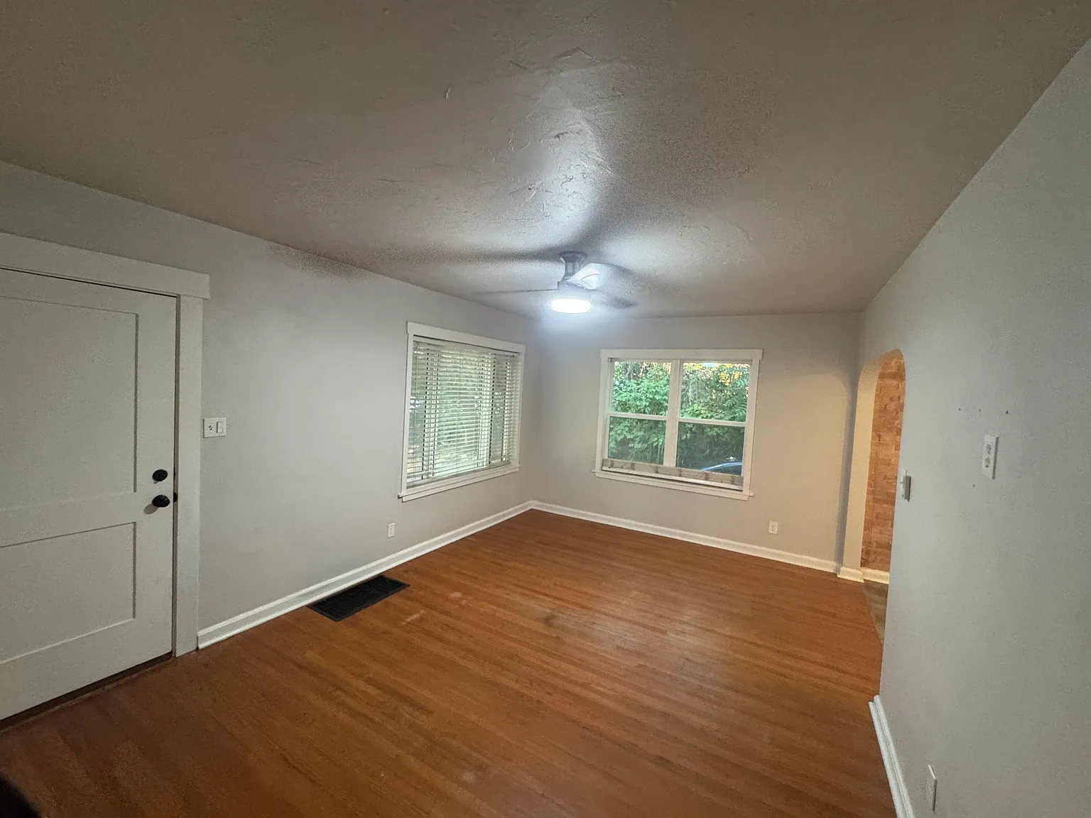 2 bed, 775 sqft, $1,900 — Photo 3