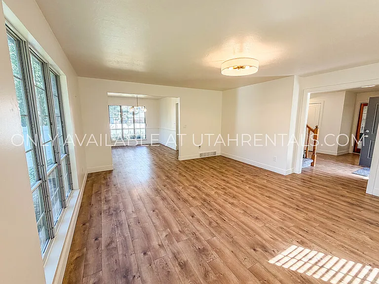 960 N Eastview Dr — Photo 11