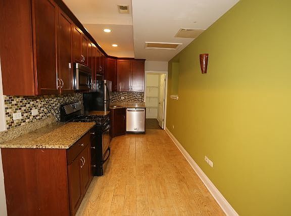 2nd image of 6501 N Claremont Ave #00