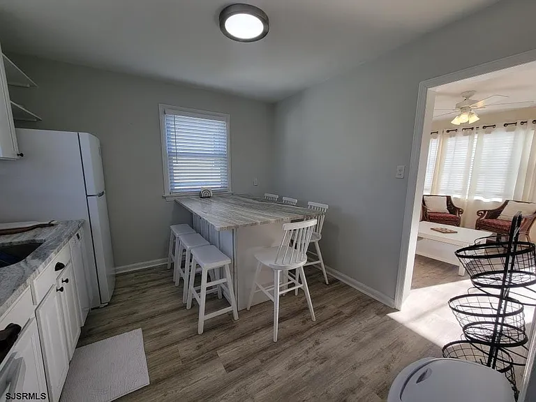 209 N Granville Ave — Photo 9