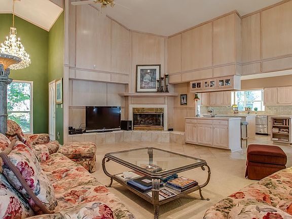 4th image of 851 Eagle Point Dr E