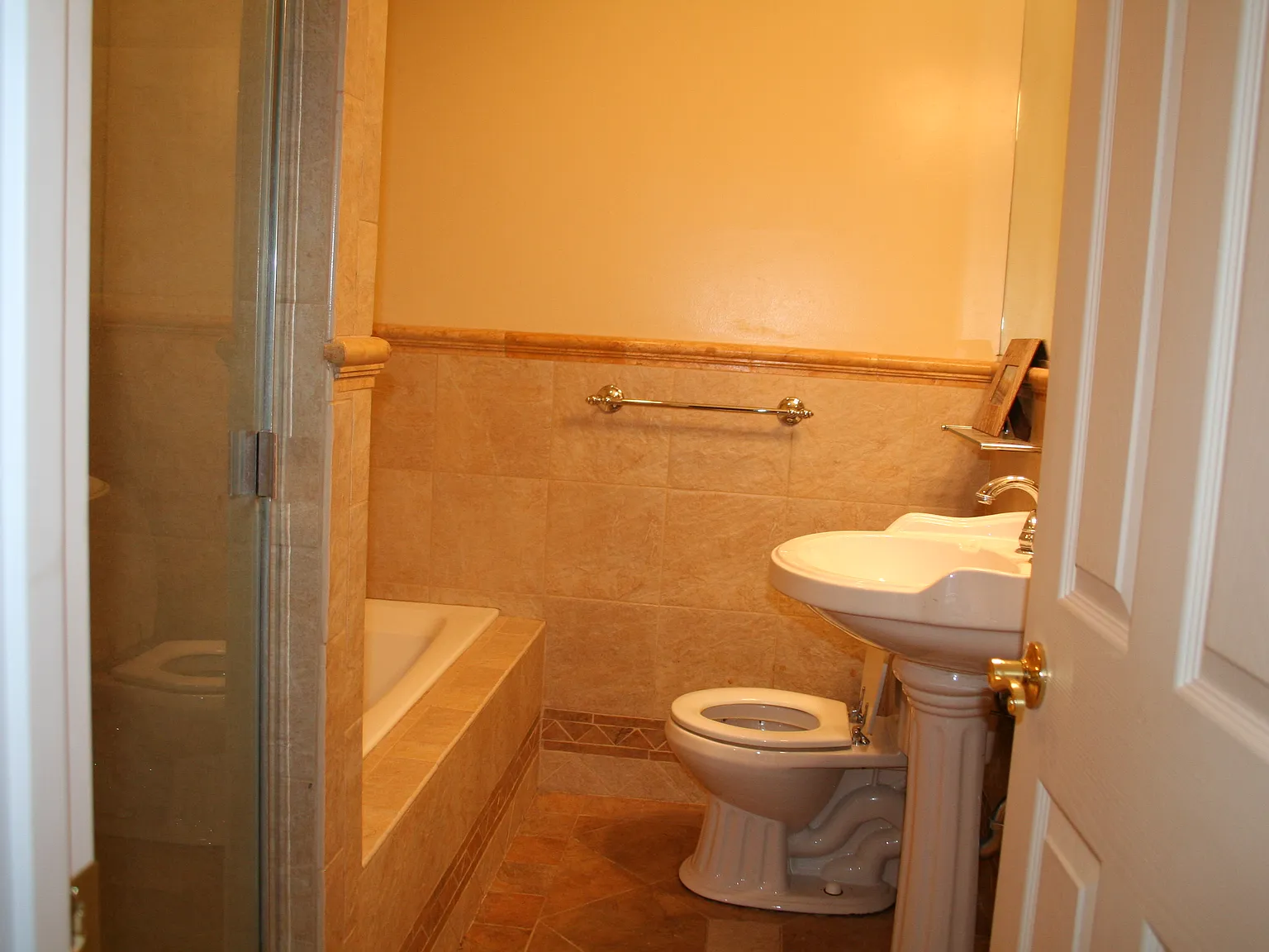 3 bed, 1400 sqft, $5,500 — Photo 2