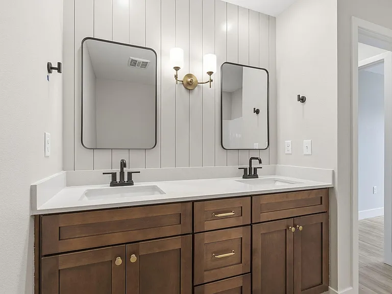 2175 W Parkview Ave — Photo 21