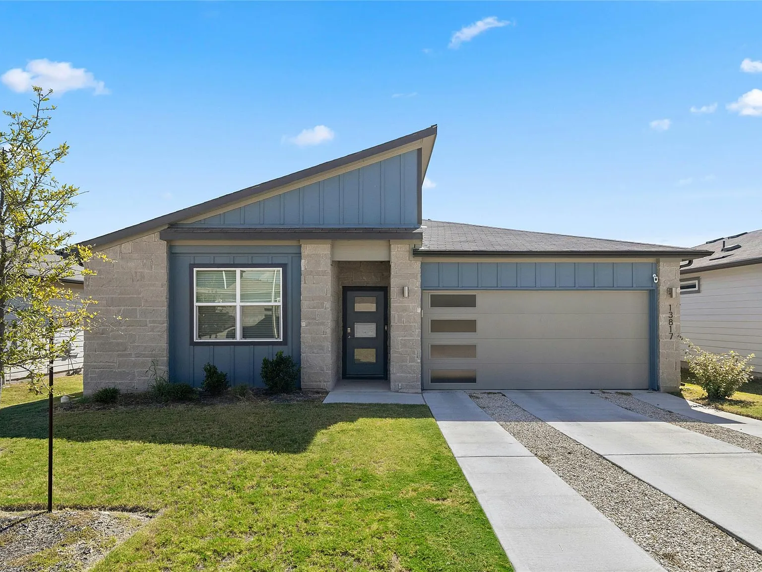 3 bed, 2.0 bath, 1472 sqft, $1,900 — Photo 1