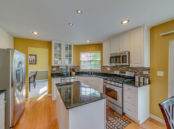 5th image of 2683 Barrington Dr