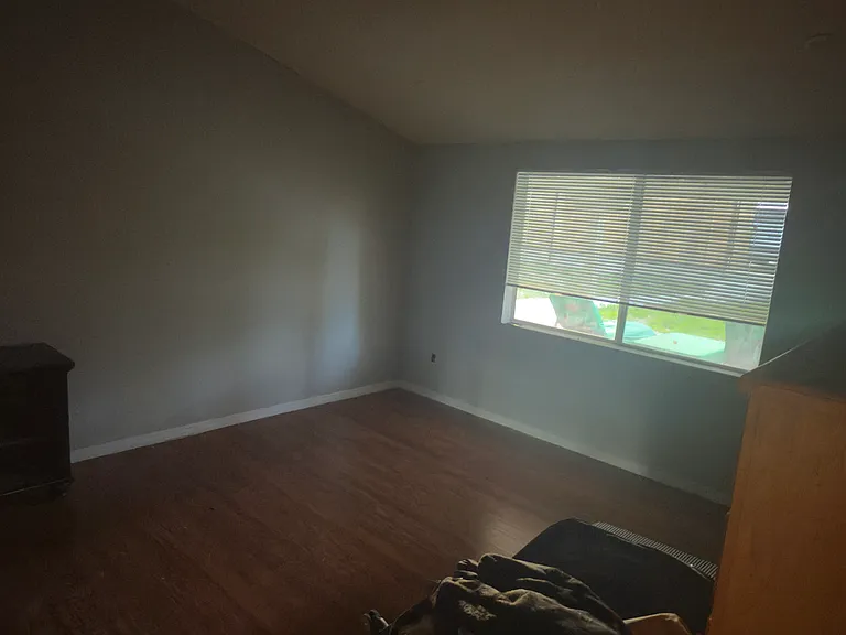 5647 Winnetka Ave — Photo 9