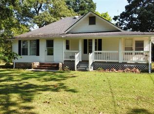 555 Compton Rd SE, Silver Creek, GA 30173