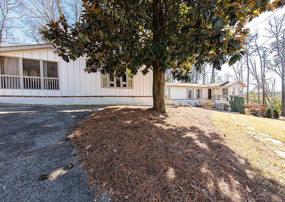2nd image of 4025 White Oak Dr